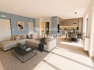 Appartamento in Vendita a Salerno, 700'000&euro;, 130 m²