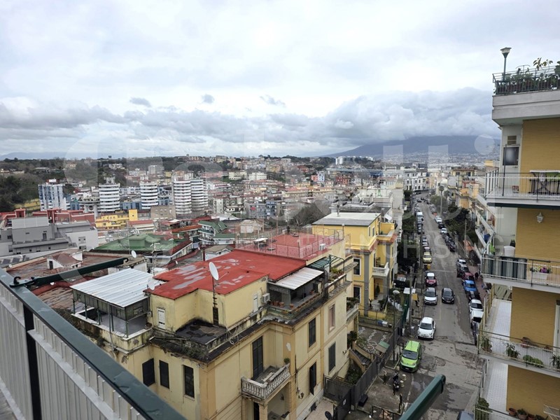 Appartamento in Affitto a Napoli, 1'100&euro;, 150 m²