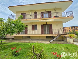 Trilocale in Vendita a Castello di Cisterna, 275'000&euro;, 95 m², con Box