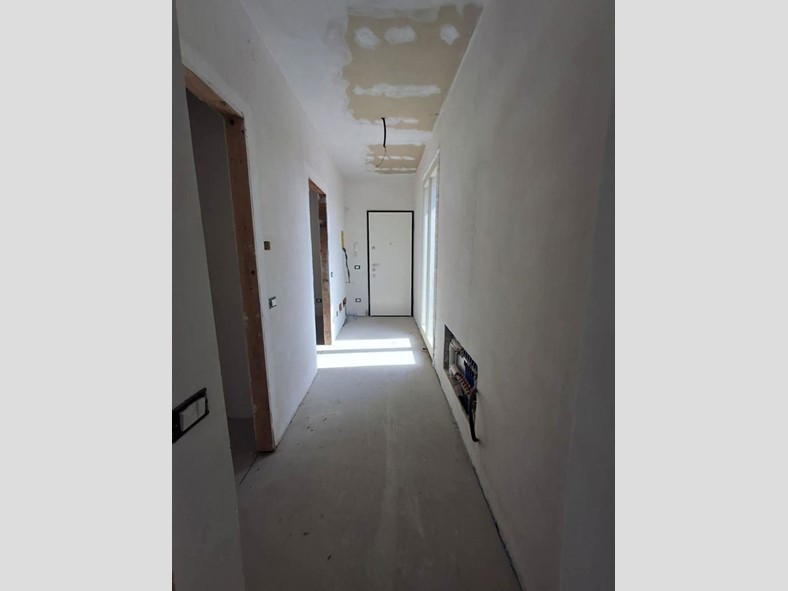 Trilocale in Vendita a Cavenago d'Adda, 125'000&euro;, 63 m², con Box