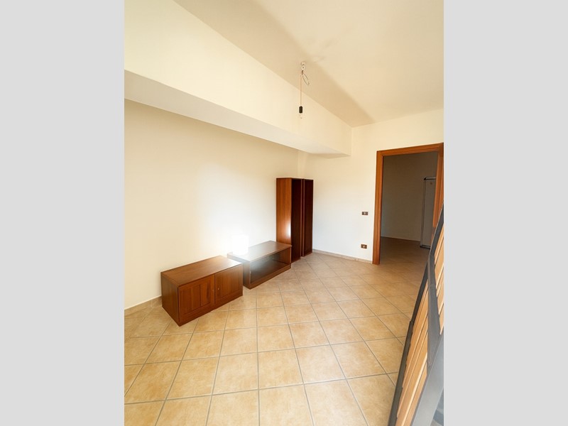 Trilocale in Vendita a Nettuno, zona Piscina Cardillo, 95'000&euro;, 108 m², con Box