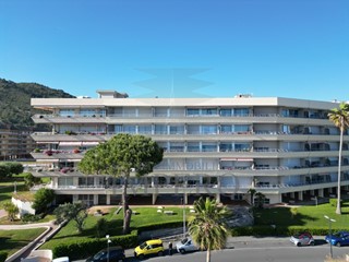 Appartamento in Vendita a Ventimiglia, zona Biscione, 790'000&euro;, 152 m², con Box