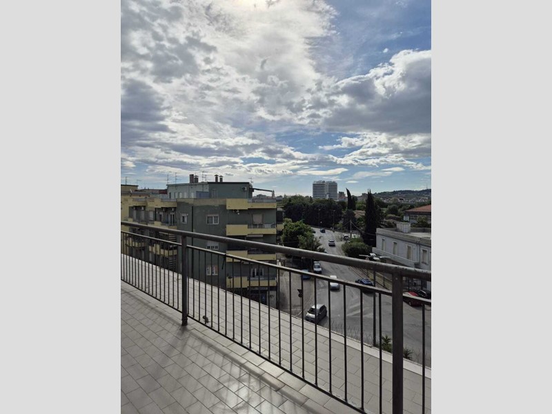 Trilocale in Vendita a Pescara, 249'000&euro;, 105 m², arredato