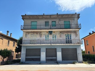 Appartamento in Vendita a Isola della Scala, 370'000&euro;, 705 m²