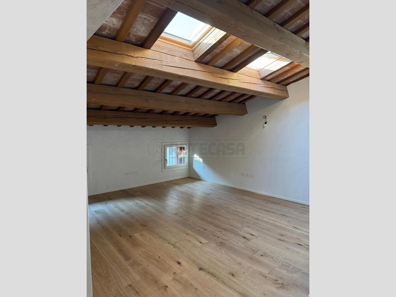 Appartamento in Vendita a Bassano del Grappa, 870'000&euro;, 220 m², con Box