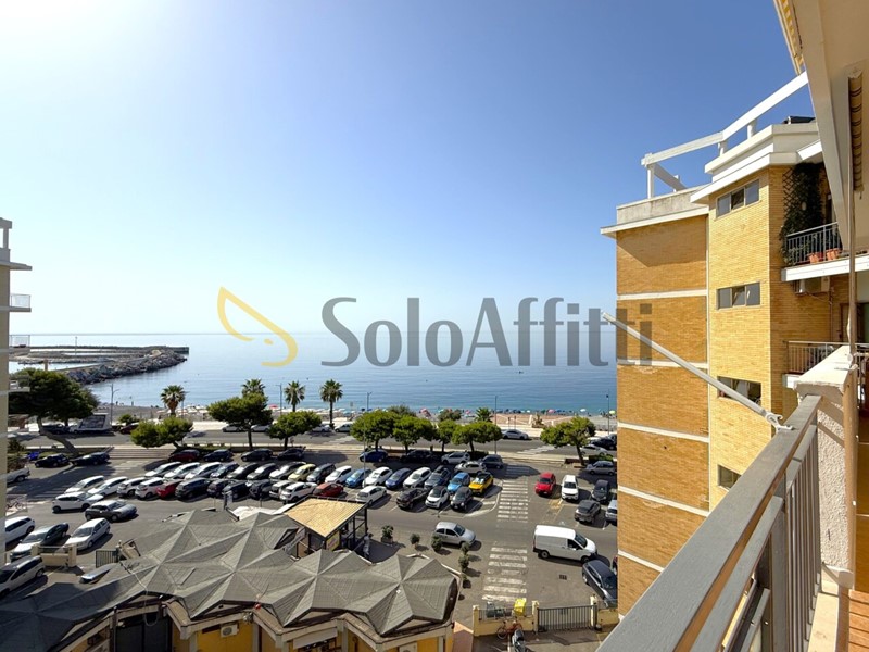 Quadrilocale in Affitto a Catanzaro, zona Lido Lungomare, 2'000&euro;, 85 m², arredato