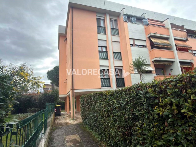 Appartamento in Vendita a Carrara, zona Avenza, 240'000&euro;, 125 m², con Box