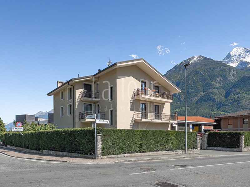 Trilocale in Vendita a Saint Christophe, 190'000&euro;, 118 m², arredato, con Box