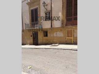 Appartamento in Vendita a Palermo, 75'000&euro;, 101 m²