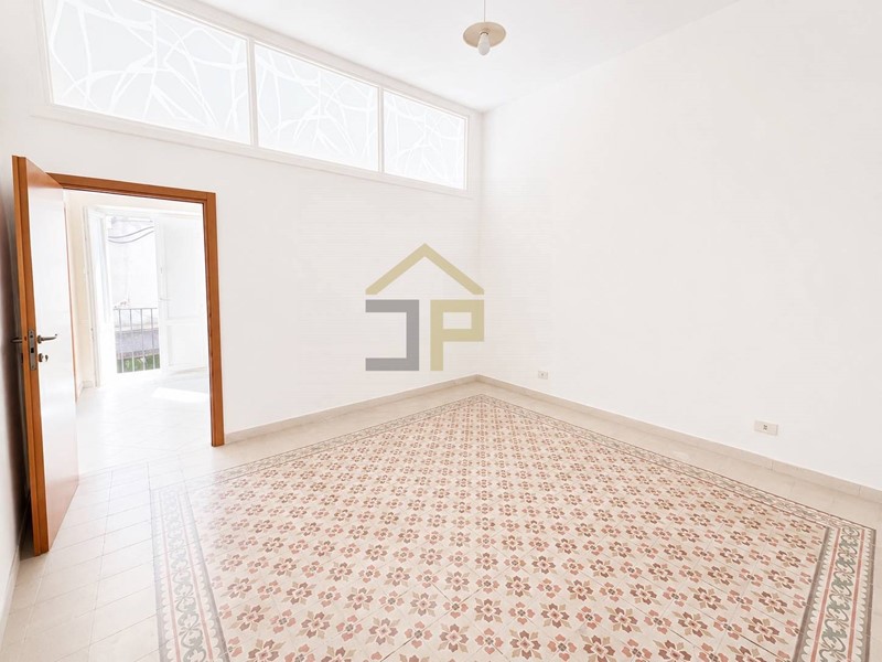 Quadrilocale in Vendita a Palermo, 98'000&euro;, 67 m²