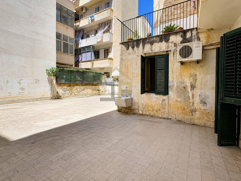 Appartamento in Vendita a Palermo, 230'000&euro;, 165 m²