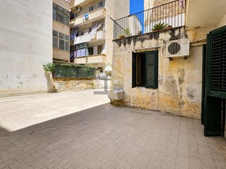 Appartamento in Vendita a Palermo, 230'000&euro;, 165 m²
