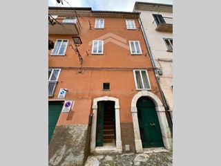 Appartamento in Vendita a Campobasso, 55'000&euro;, 120 m²