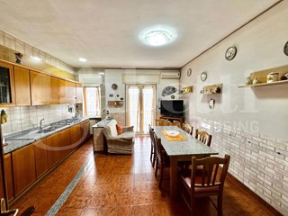 Trilocale in Vendita a Arzano, 215'000&euro;, 129 m², con Box