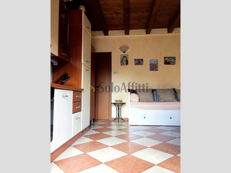 Bilocale in Affitto a Biassono, 650&euro;, 64 m², arredato