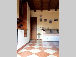 Bilocale in Affitto a Biassono, 650&euro;, 64 m², arredato