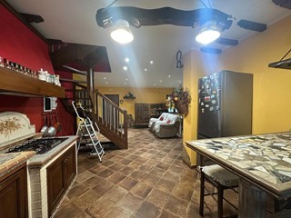 Appartamento in Vendita a Civita Castellana, zona Sassaci, 159'000&euro;, 135 m²