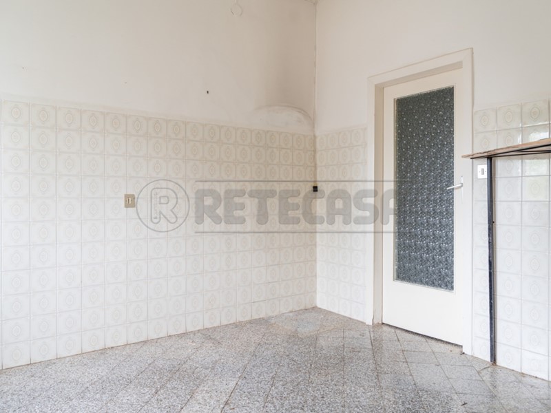 Quadrilocale in Vendita a Altamura, zona VIA CARPENTINO, 128'000&euro;, 110 m²