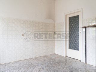 Quadrilocale in Vendita a Altamura, zona VIA CARPENTINO, 128'000&euro;, 110 m²