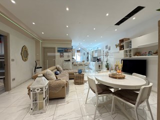 Quadrilocale in Vendita a Vado Ligure, 215'000&euro;, 100 m², arredato