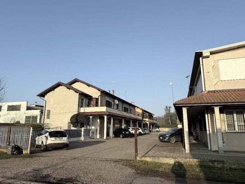 Appartamento in Vendita a Castello d'Agogna, 50'583&euro;, 192 m²