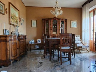 Appartamento in Vendita a Montefiore dell'Aso, zona paese, 165'000&euro;, 150 mq (appartamento) e 18 mq (garage), arredato