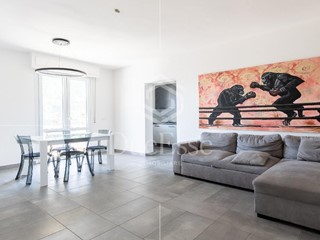 Trilocale in Vendita a Cascina, 145'000&euro;, 70 m², con Box