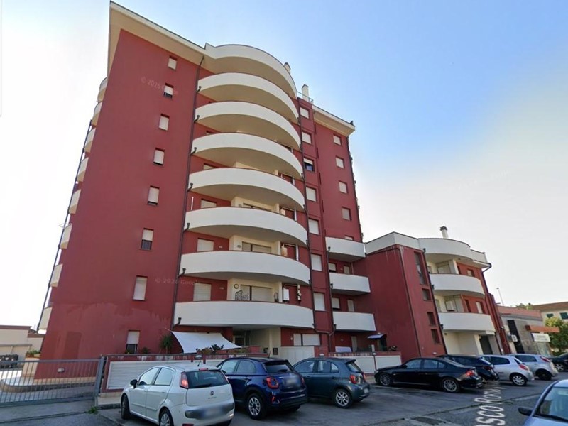 Quadrilocale in Vendita a Pontedera, 84'000&euro;, 70 m², con Box