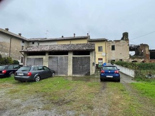 Quadrilocale in Vendita a Chignolo Po, 22'781&euro;, 229 m²