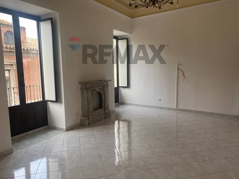 Appartamento in Vendita a Catania, 285'000&euro;, 225 m²