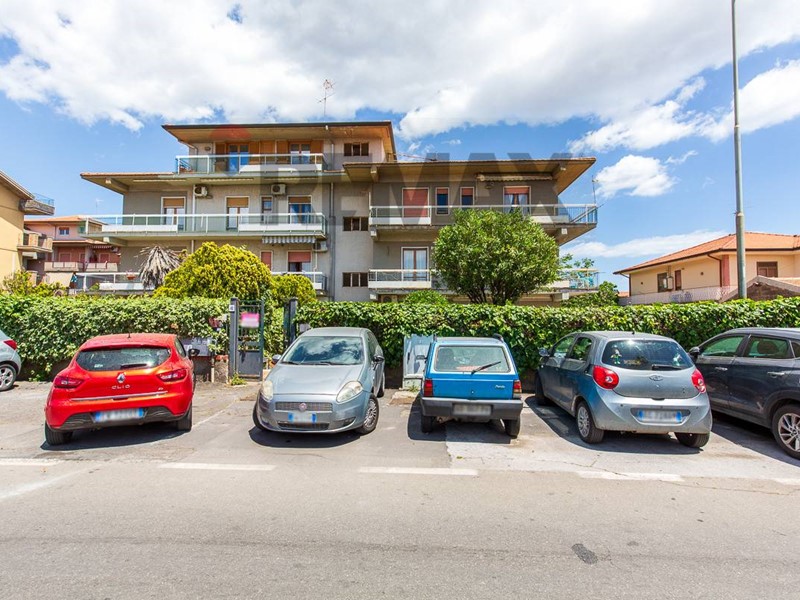 Appartamento in Vendita a Catania, 140'000&euro;, 130 m²