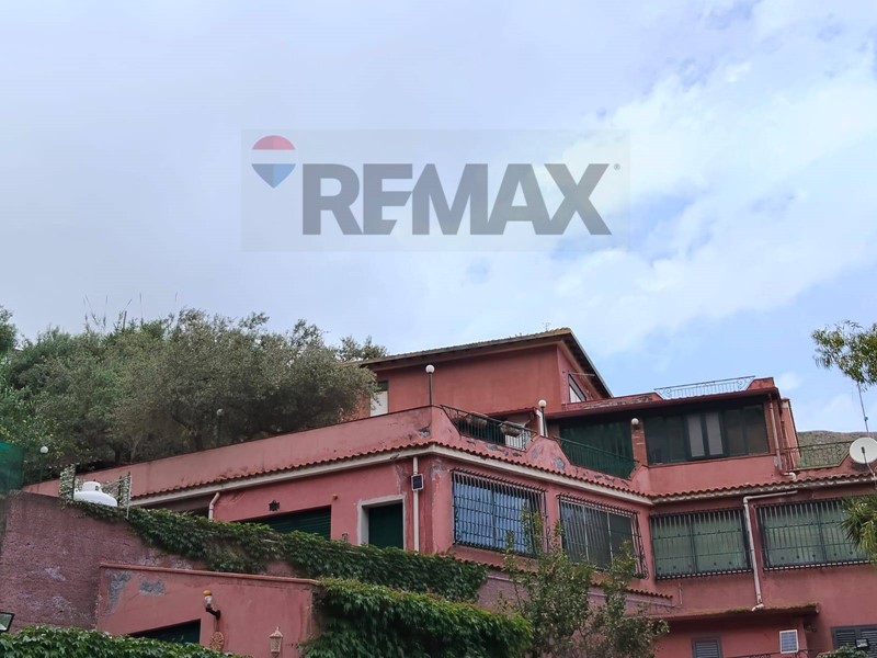 Appartamento in Vendita a Taormina, 299'000&euro;, 110 m²