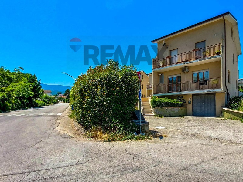 Appartamento in Vendita a Fara Filiorum Petri, 81'000&euro;, 141 m²