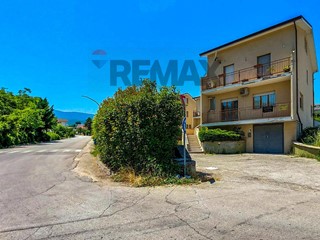 Appartamento in Vendita a Fara Filiorum Petri, 81'000&euro;, 141 m²