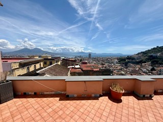 Appartamento in Vendita a Napoli, 675'000&euro;, 200 m²