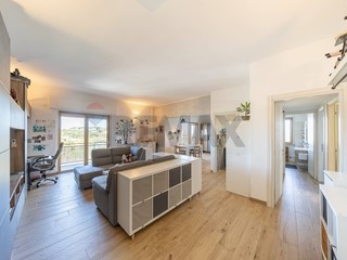 Appartamento in Vendita a Roma, 274'000&euro;, 141 m²