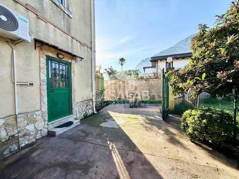 Appartamento in Vendita a Cinisi, 135'000&euro;, 121 m²