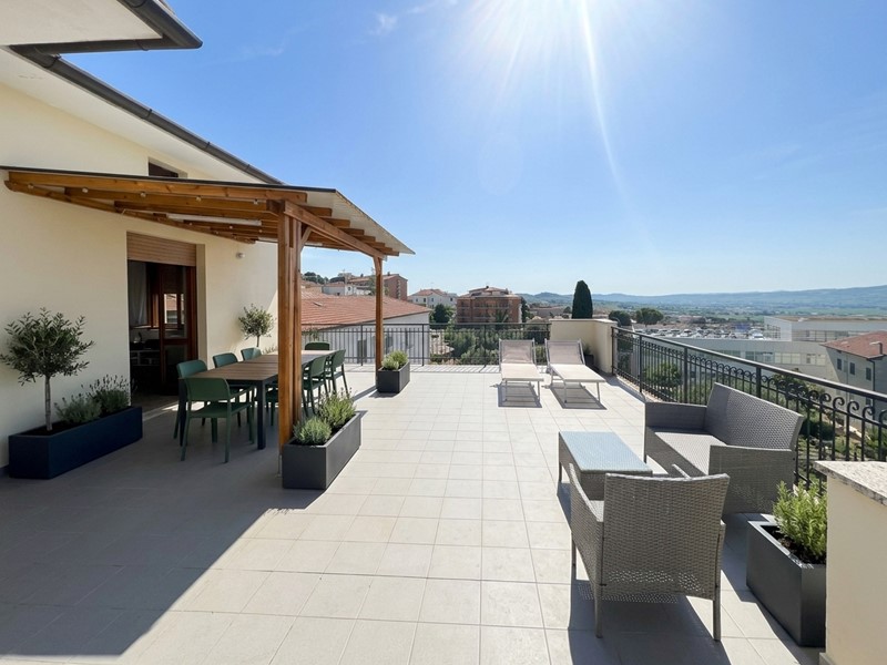 Attico in Vendita a Osimo, 199'000&euro;, 283 m²