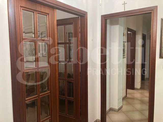 Appartamento in Vendita a Brindisi, 140'000&euro;, 156 m², con Box
