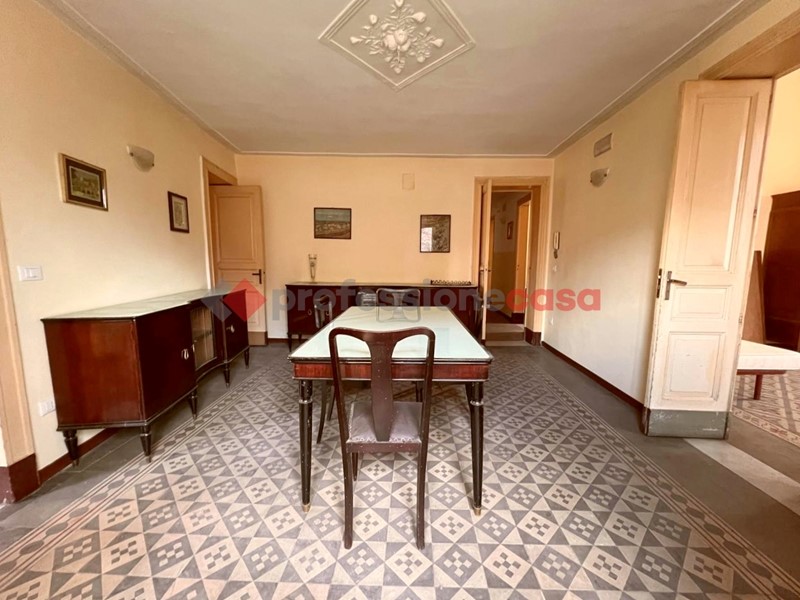 Appartamento in Vendita a Catania, 150'000&euro;, 180 m²