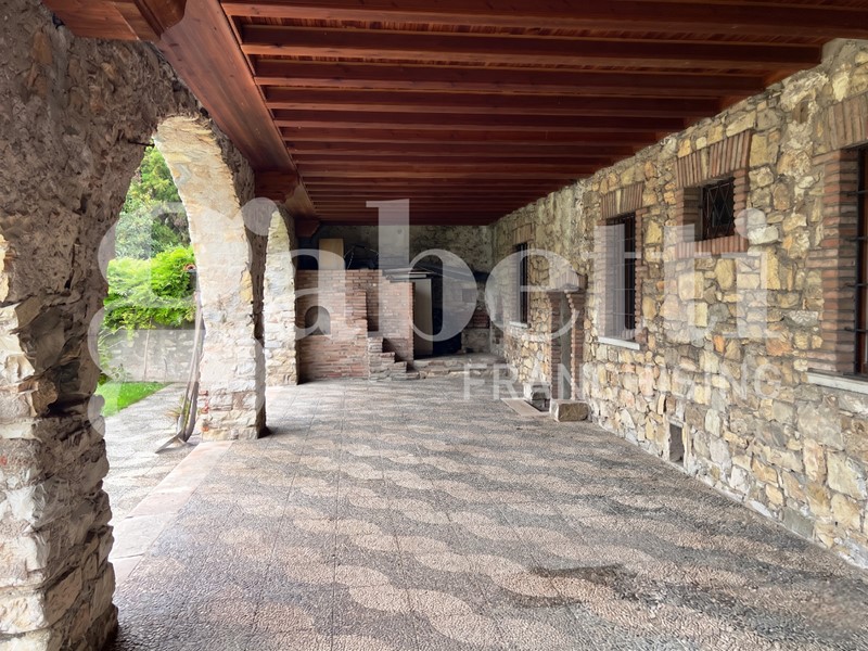 Appartamento in Vendita a Concesio, 530'000&euro;, 334 m², arredato