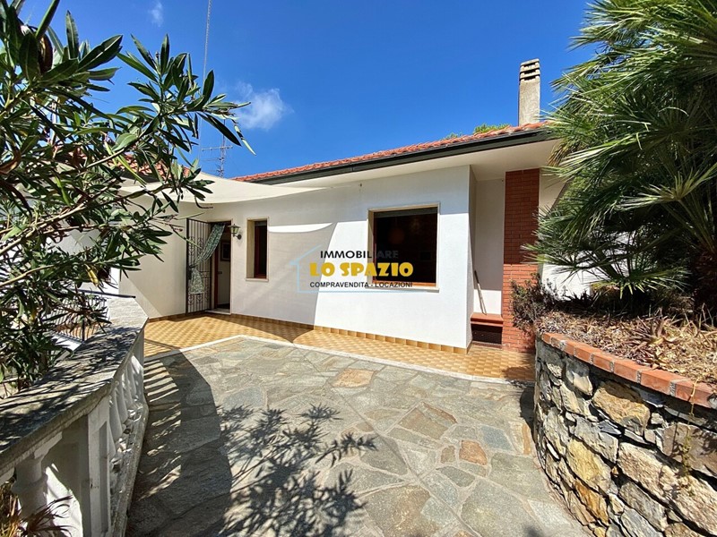 Quadrilocale in Vendita a Andora, zona Marina Di Andora, 430'000&euro;, 113 m², arredato