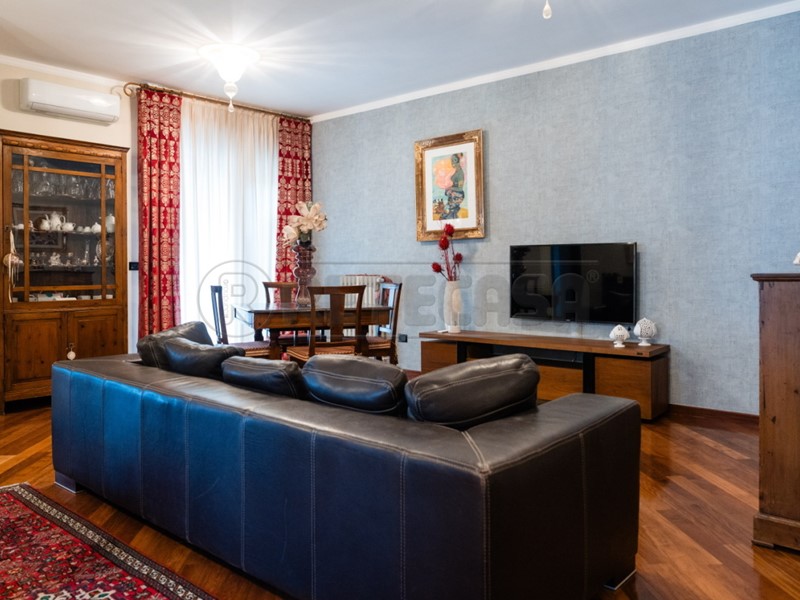 Appartamento in Vendita a Altamura, zona VIA DELLE CAPPELLE, 269'000&euro;, 153 m², con Box