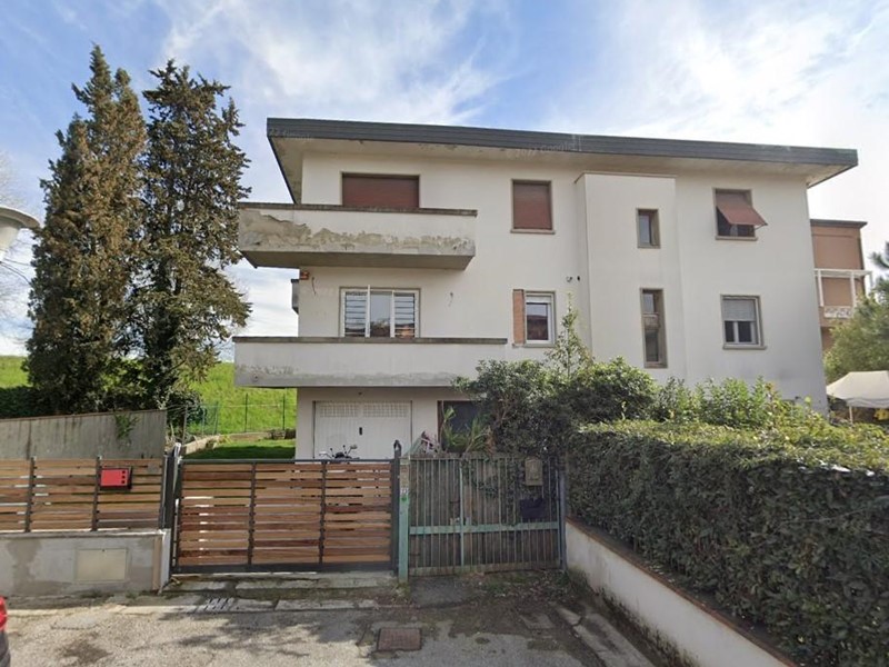 Appartamento in Vendita a Pontedera, 108'000&euro;, 123 m², con Box