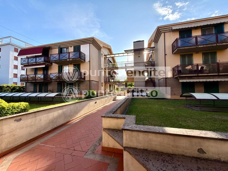 Trilocale in Vendita a Lucca, zona San Marco, 245'000&euro;, 65 m², arredato, con Box