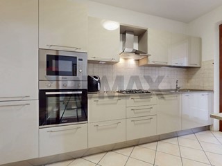 Appartamento in Vendita a Viareggio, 220'000&euro;, 82 m²
