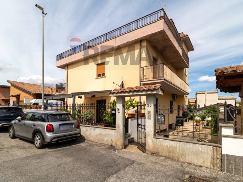 Trilocale in Vendita a Roma, 159'000&euro;, 85 m²