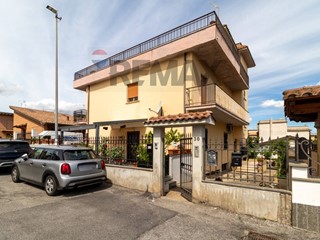 Trilocale in Vendita a Roma, 159'000&euro;, 85 m²