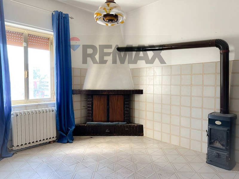 Quadrilocale in Vendita a Montaquila, 25'000&euro;, 100 m²