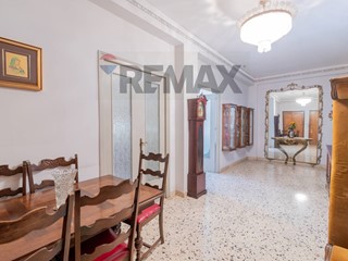 Appartamento in Vendita a Palermo, 255'000&euro;, 157 m²